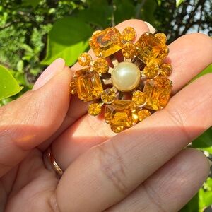 Gold-Tone Amber Crystal Cluster Brooch with Pearl Center